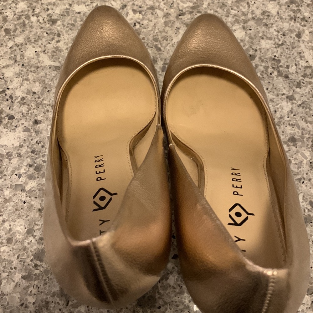 💃👠Katy Perry Women's The A.W Middie-Smooth Metallic Pump Rose Gold 9.5 👠💃 - Picture 9 of 16